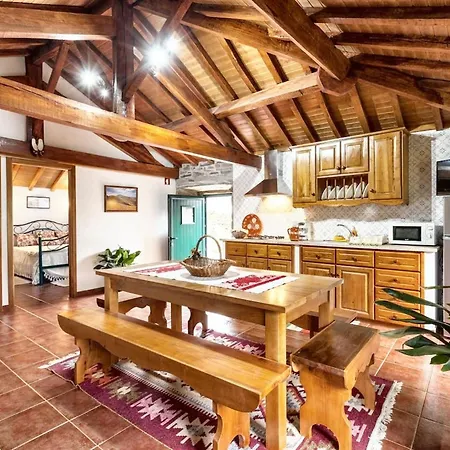 Welcoming House In With Unfenced Garden * Amarante