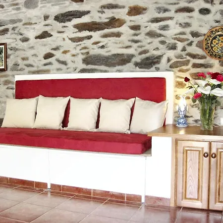 Welcoming House In With Unfenced Garden * Amarante