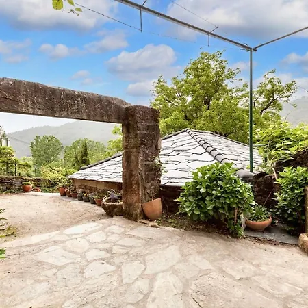 Welcoming House In With Unfenced Garden Semesterbostad