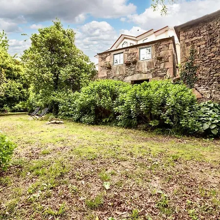 Welcoming House In With Unfenced Garden Semesterbostad Amarante
